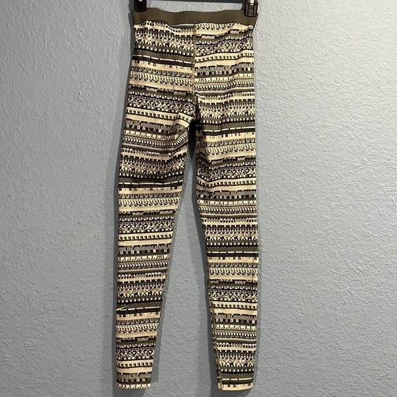 New Nike Pro grey/black athletic leggings in women’s size small - Picture 6 of 10